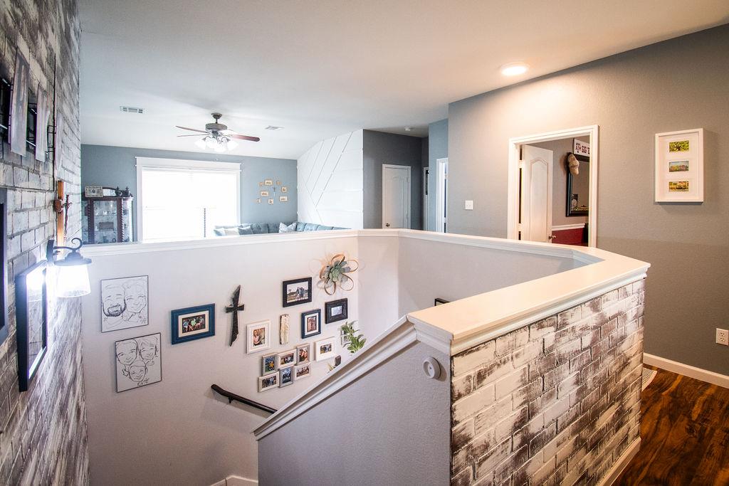 200 Floating Leaf Dr, Hutto, TX 78634