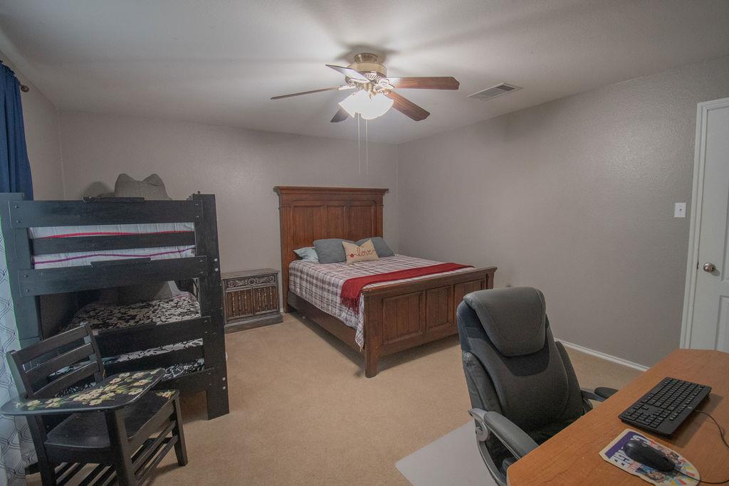 200 Floating Leaf Dr, Hutto, TX 78634