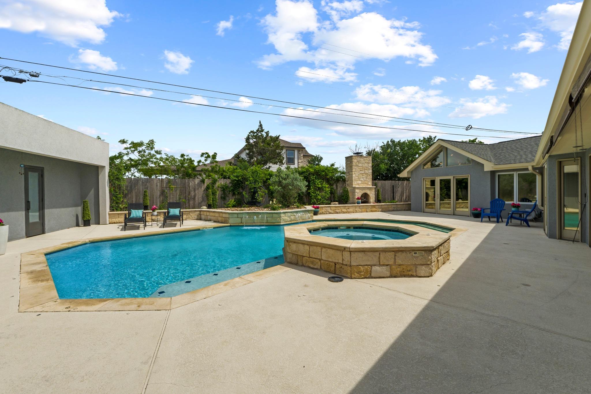 6947 Chinook Dr, Austin, TX 78736