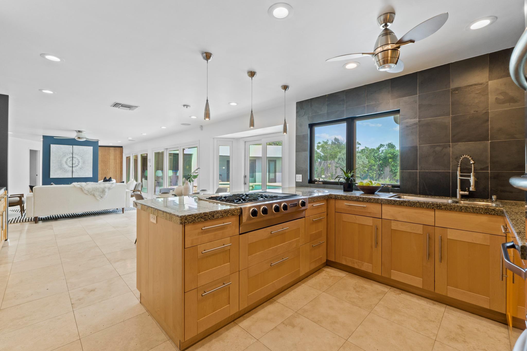 6947 Chinook Dr, Austin, TX 78736