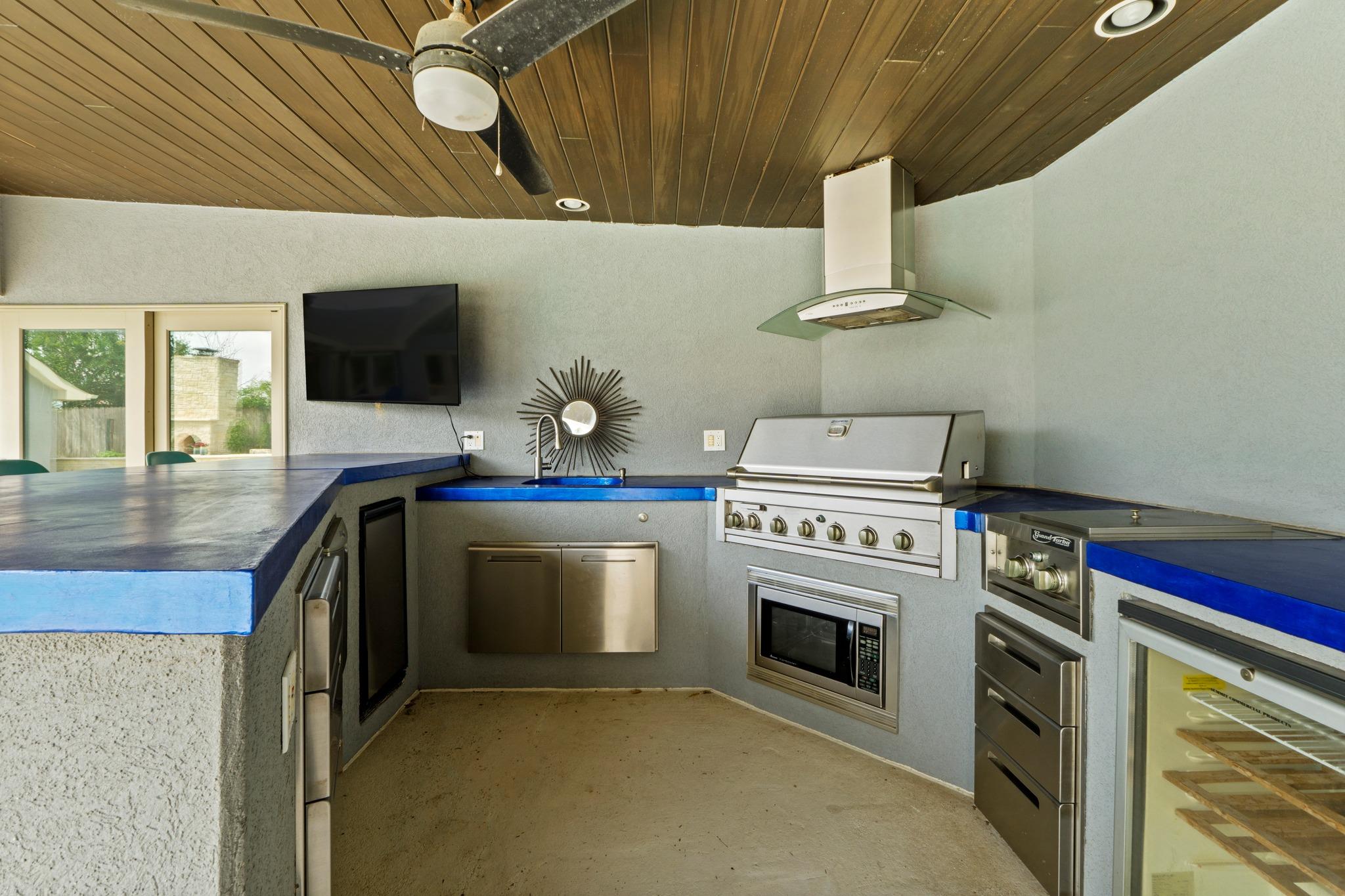 6947 Chinook Dr, Austin, TX 78736