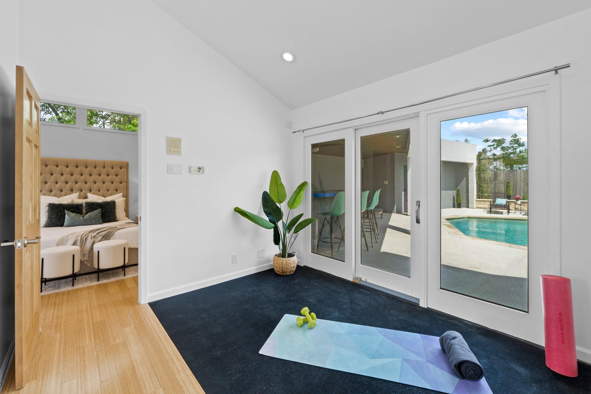 6947 Chinook Dr, Austin, TX 78736