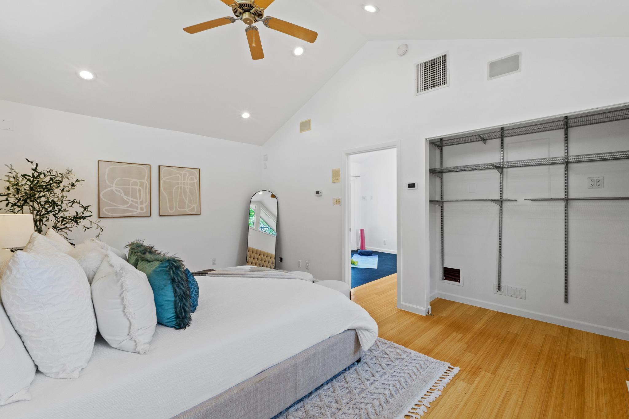 6947 Chinook Dr, Austin, TX 78736