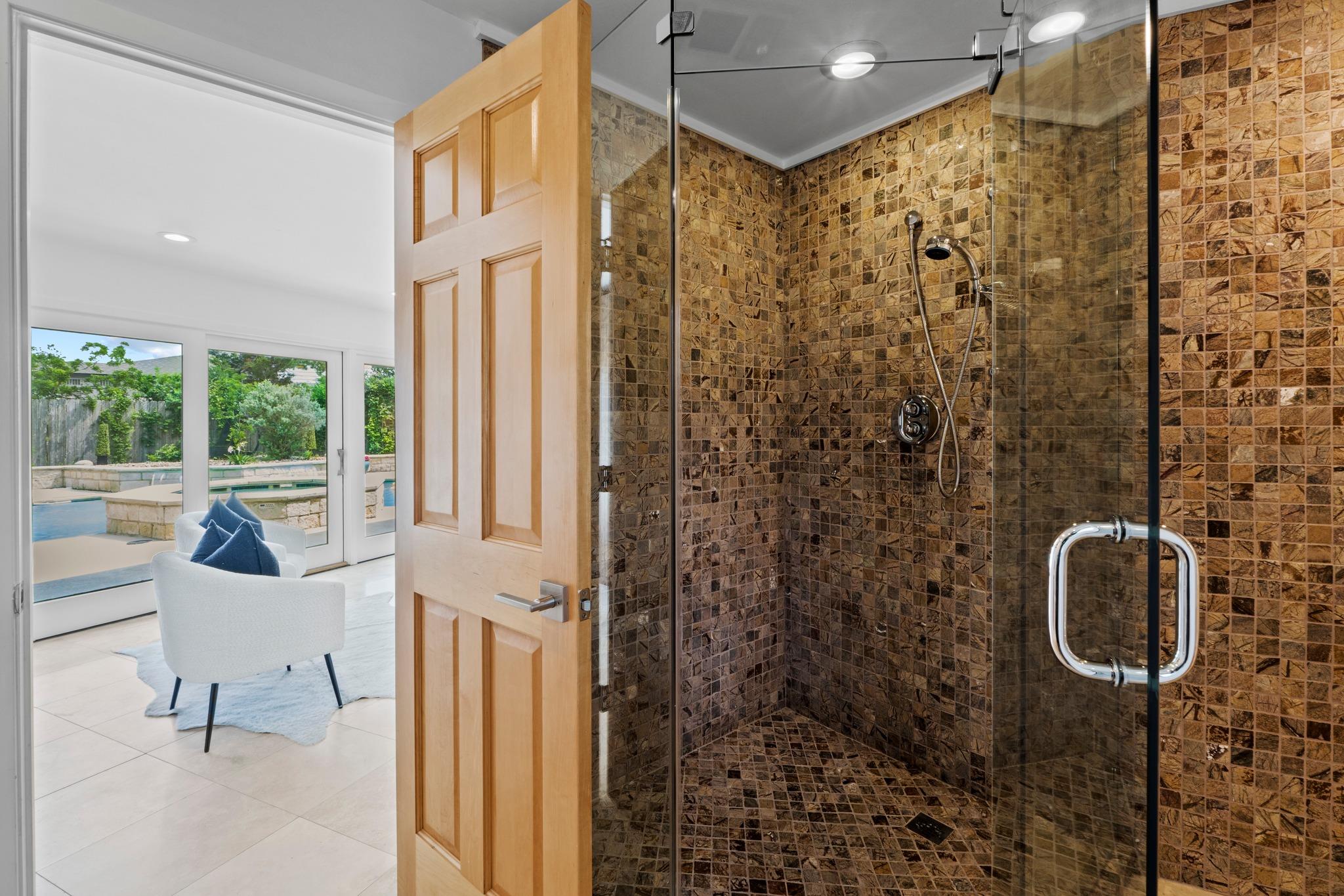 6947 Chinook Dr, Austin, TX 78736