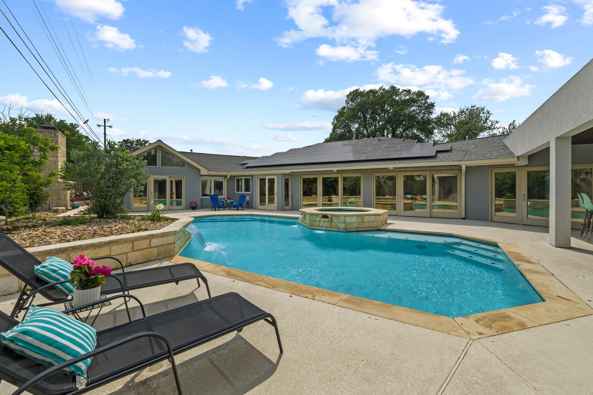 6947 Chinook Dr, Austin, TX 78736