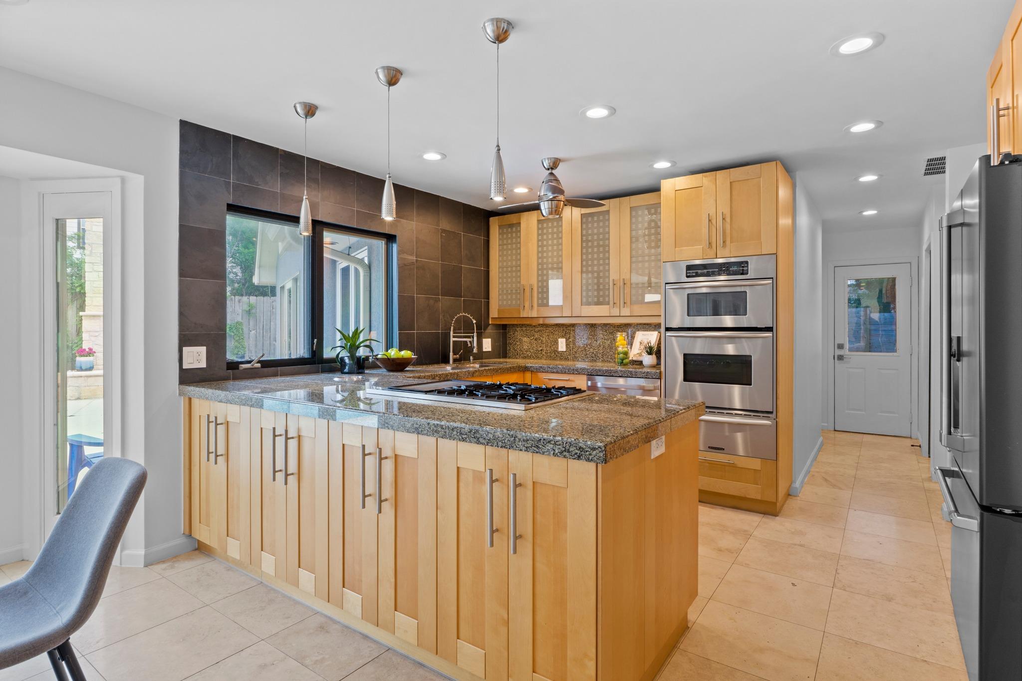 6947 Chinook Dr, Austin, TX 78736