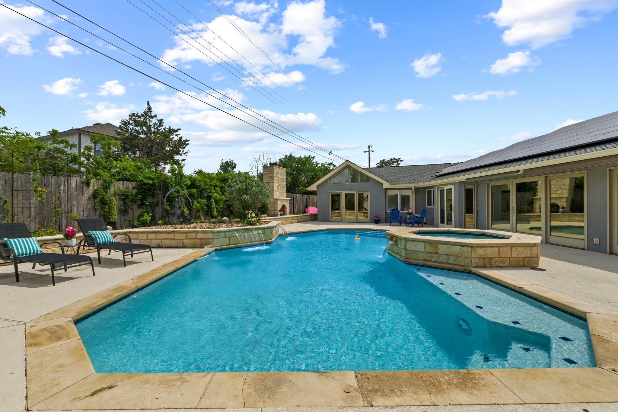 6947 Chinook Dr, Austin, TX 78736