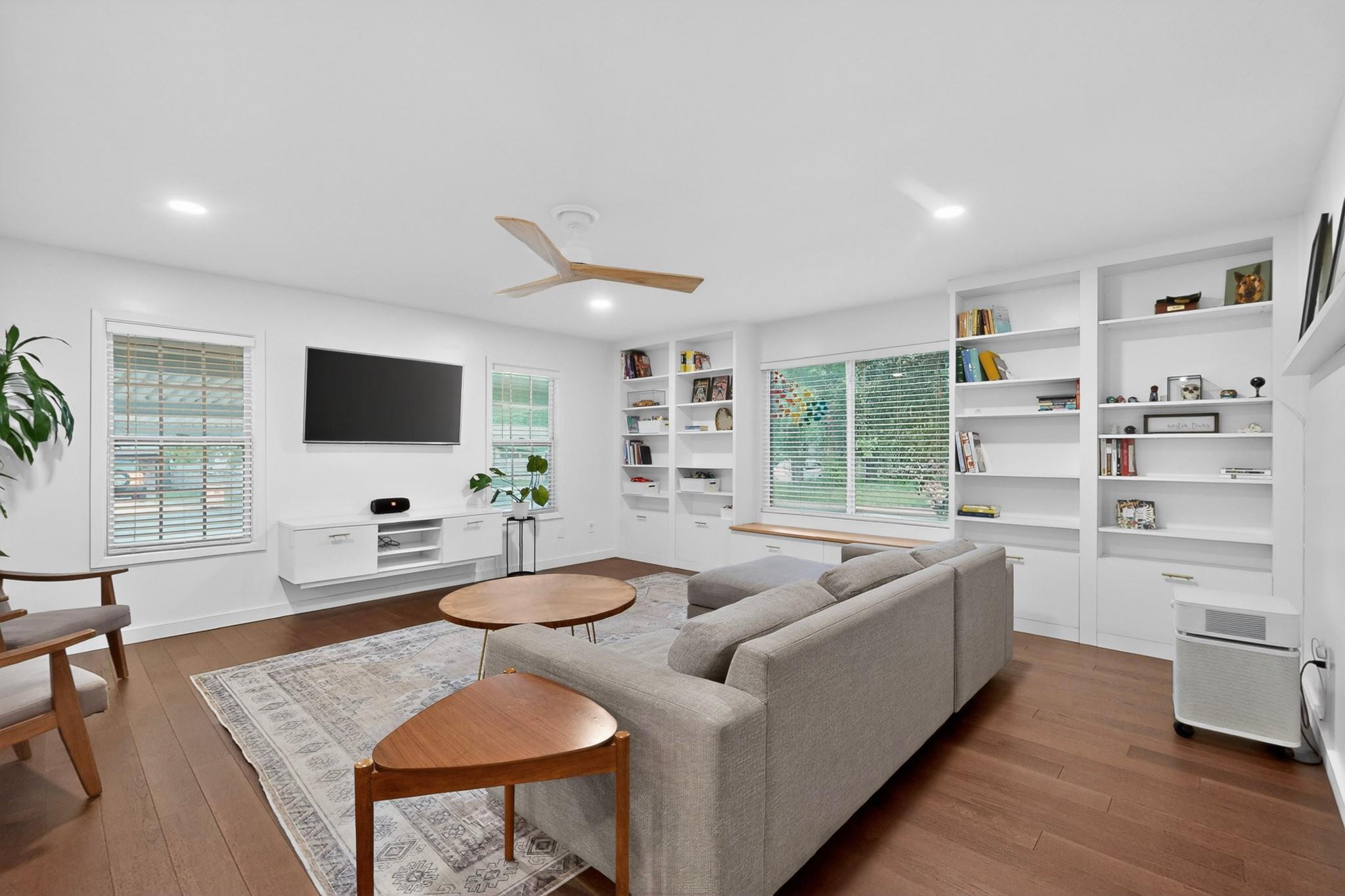 5541 Pine Pl, Austin, TX 78744