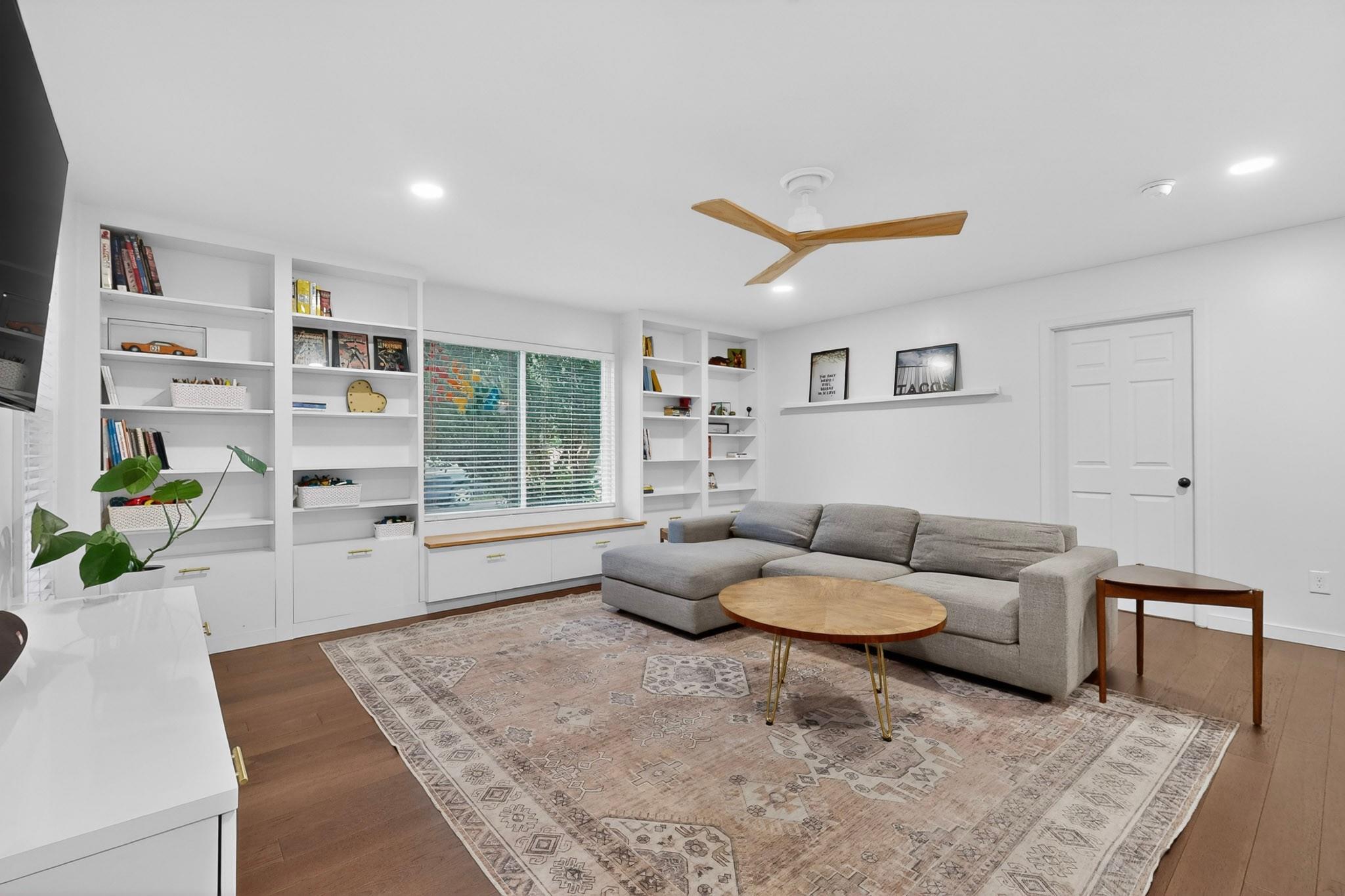 5541 Pine Pl, Austin, TX 78744