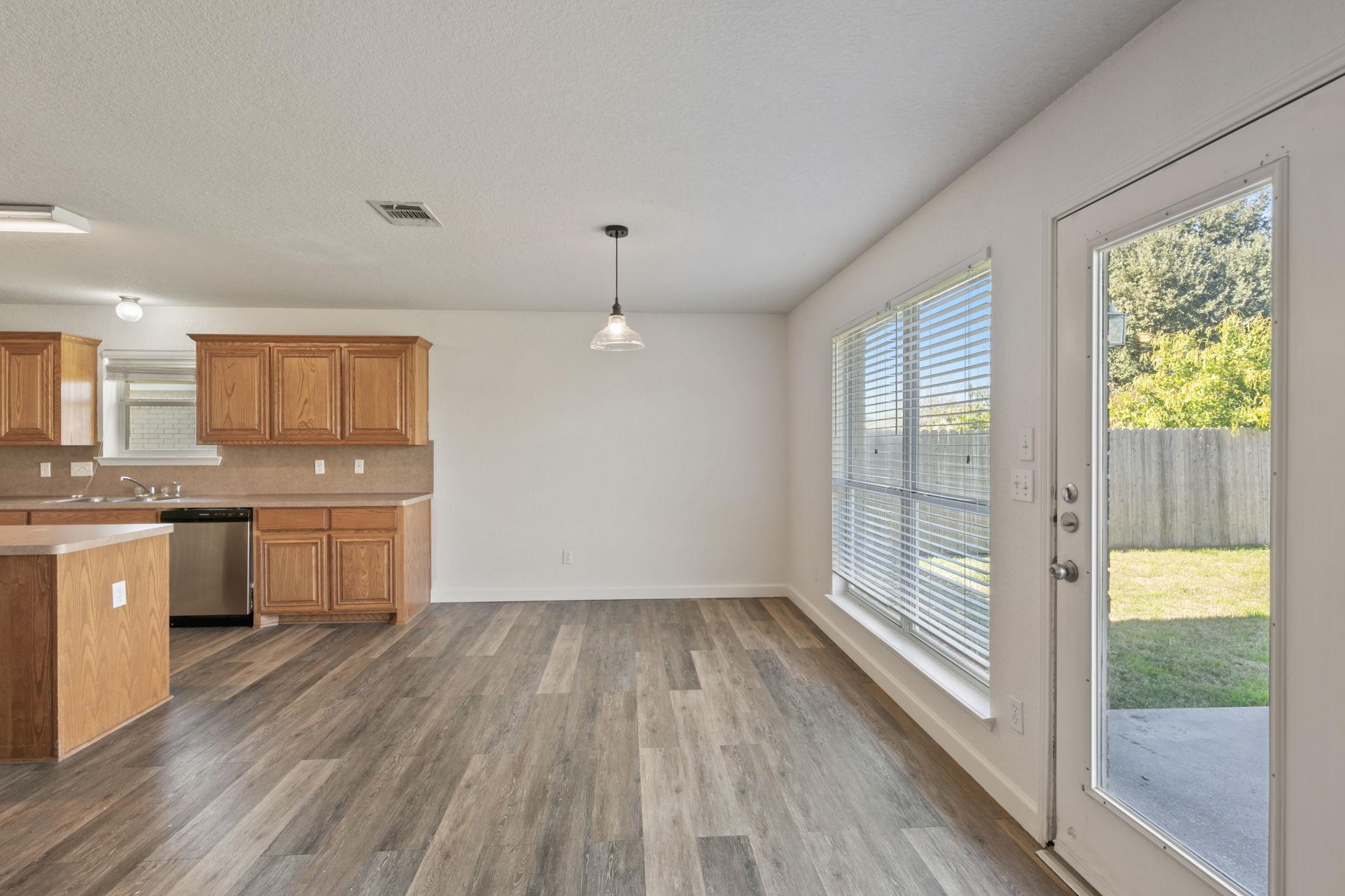1609 Paint Brush Dr, Lockhart, TX 78644