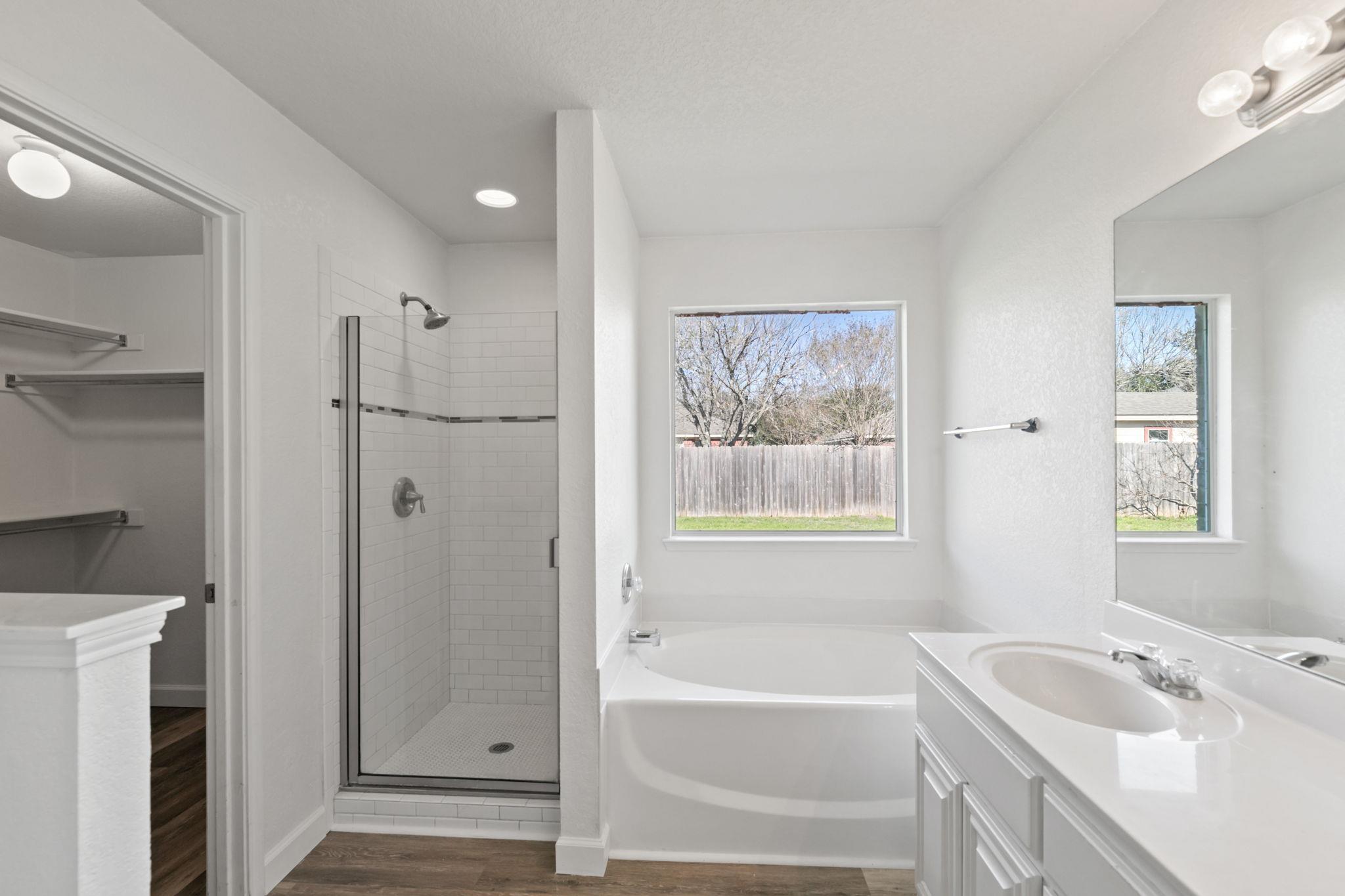 1609 Paint Brush Dr, Lockhart, TX 78644