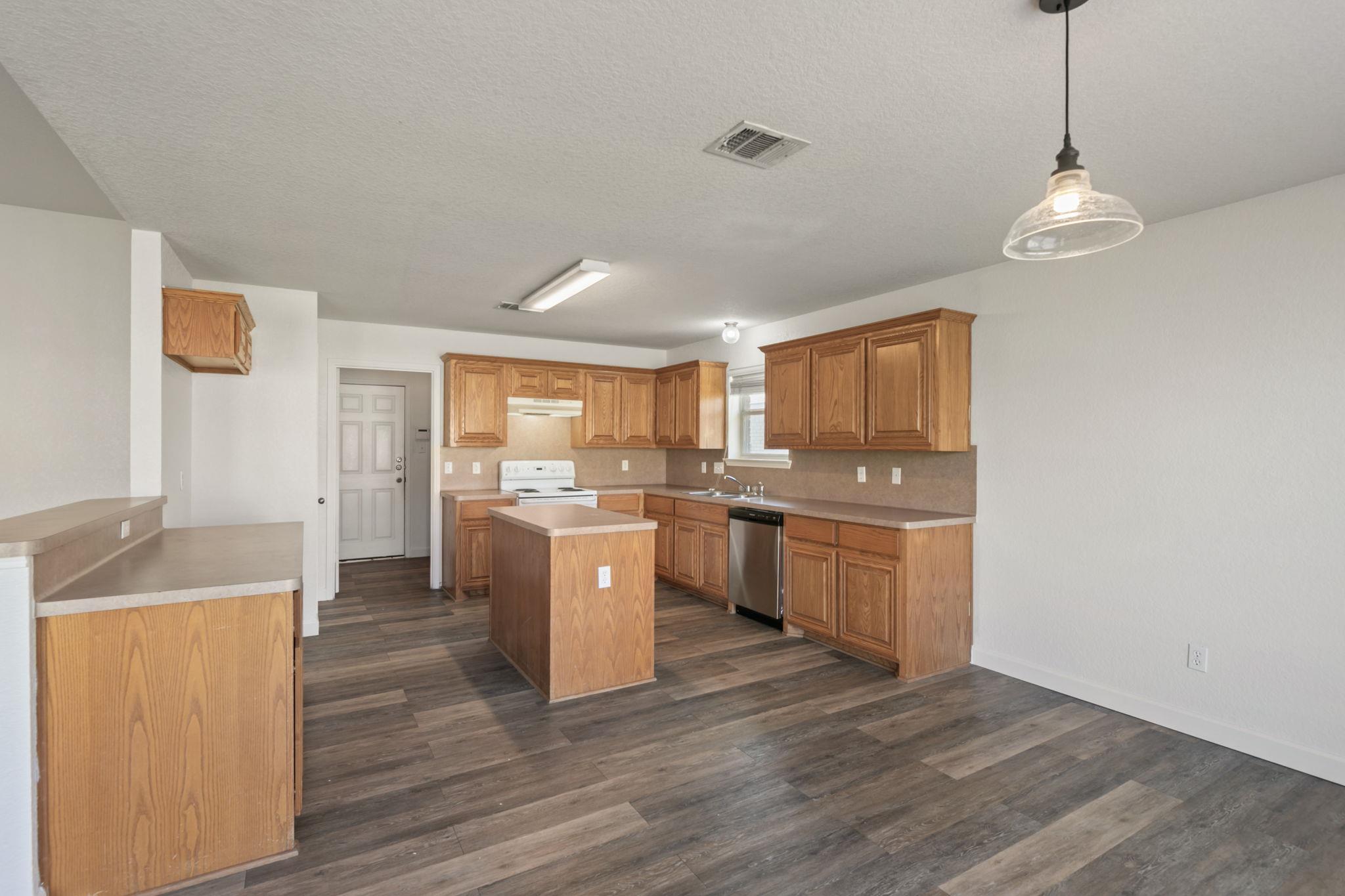 1609 Paint Brush Dr, Lockhart, TX 78644