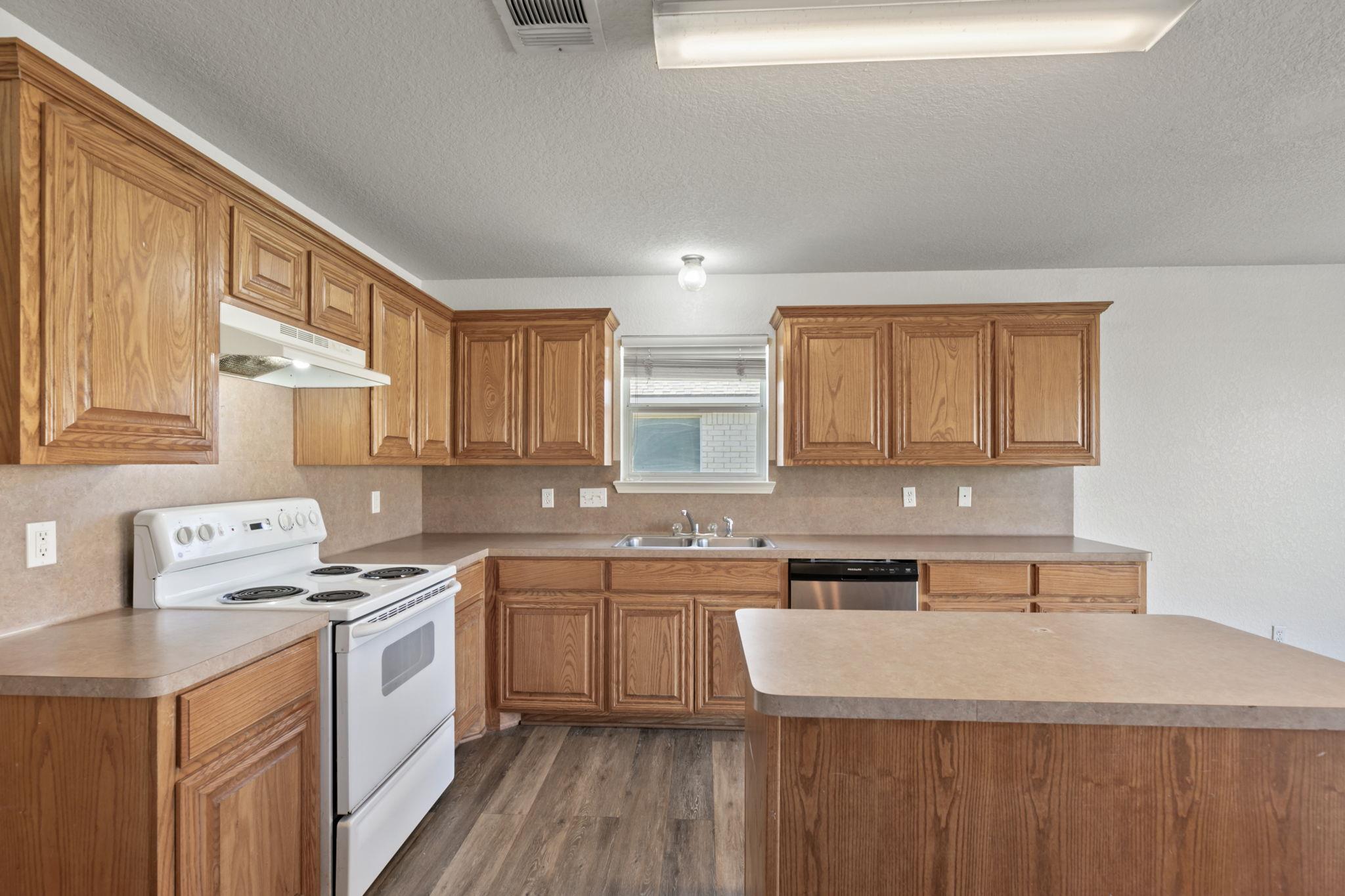 1609 Paint Brush Dr, Lockhart, TX 78644