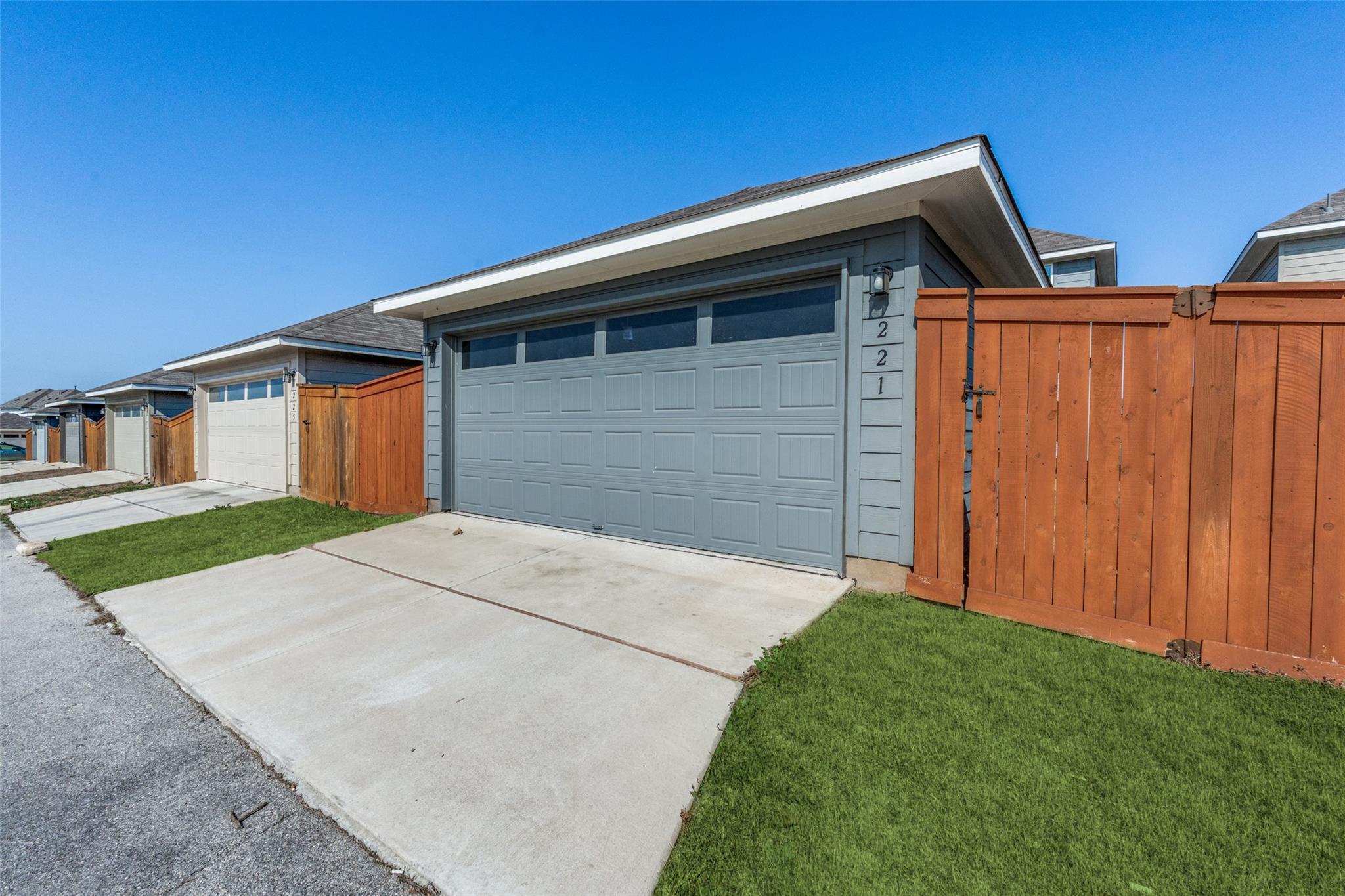 221 Duck Creek Trl, San Marcos, TX 78666