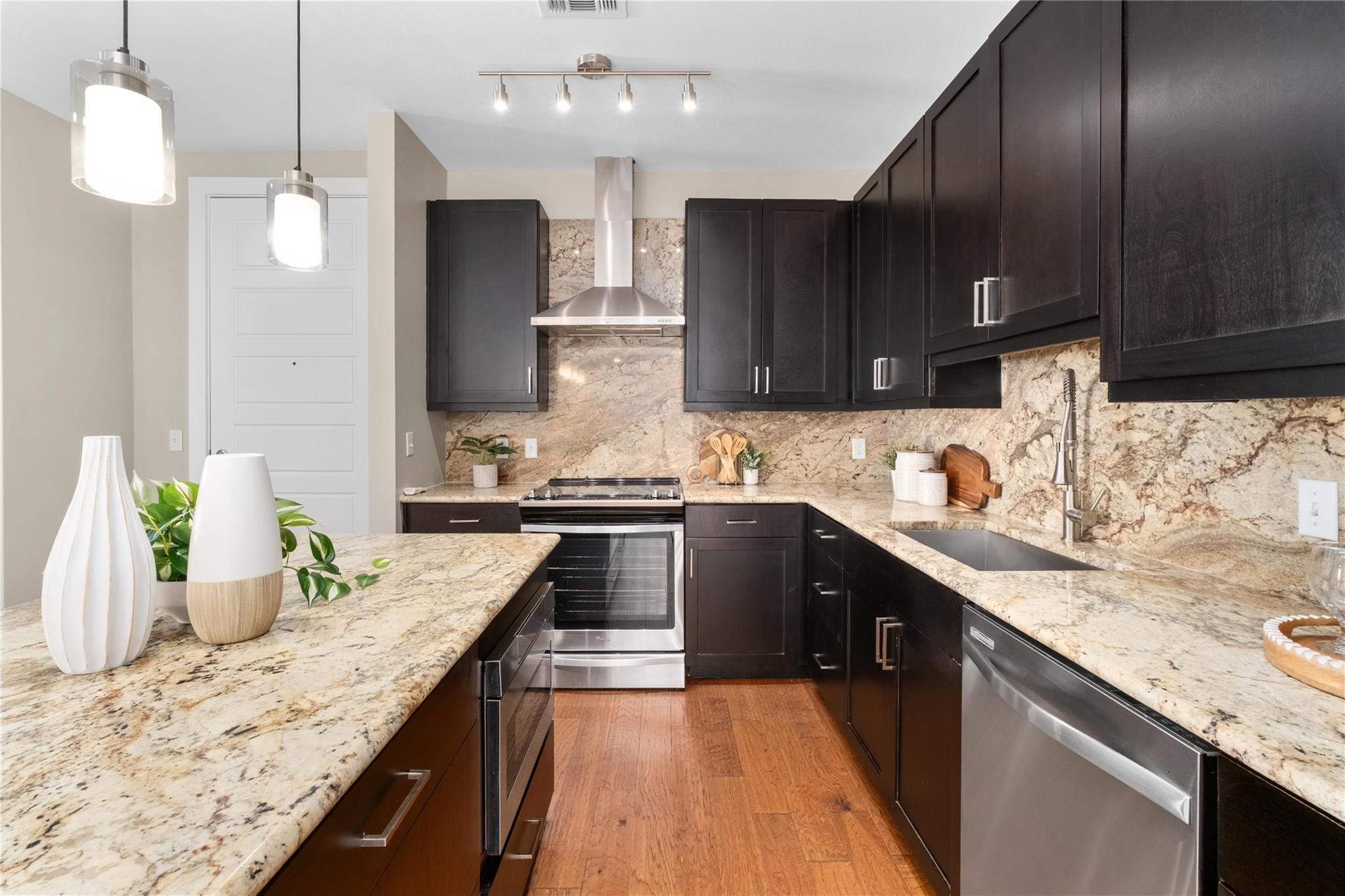 1615 E 7th St # 402, Austin, TX 78702