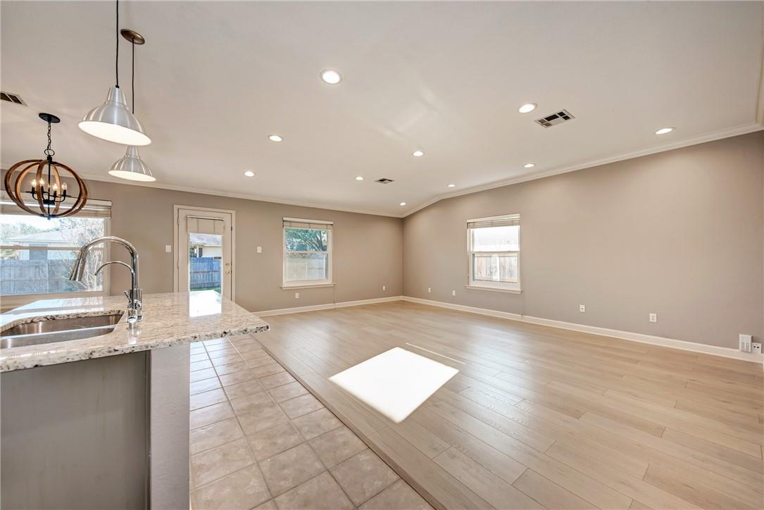2400 Hallie Ln, Round Rock, TX 78664