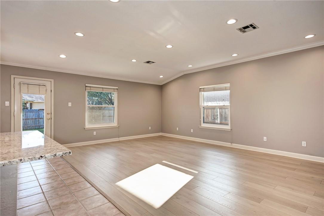 2400 Hallie Ln, Round Rock, TX 78664