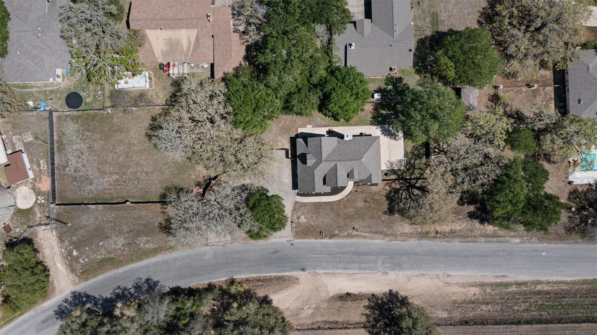 312 Country Club Dr, La Grange, TX 78945