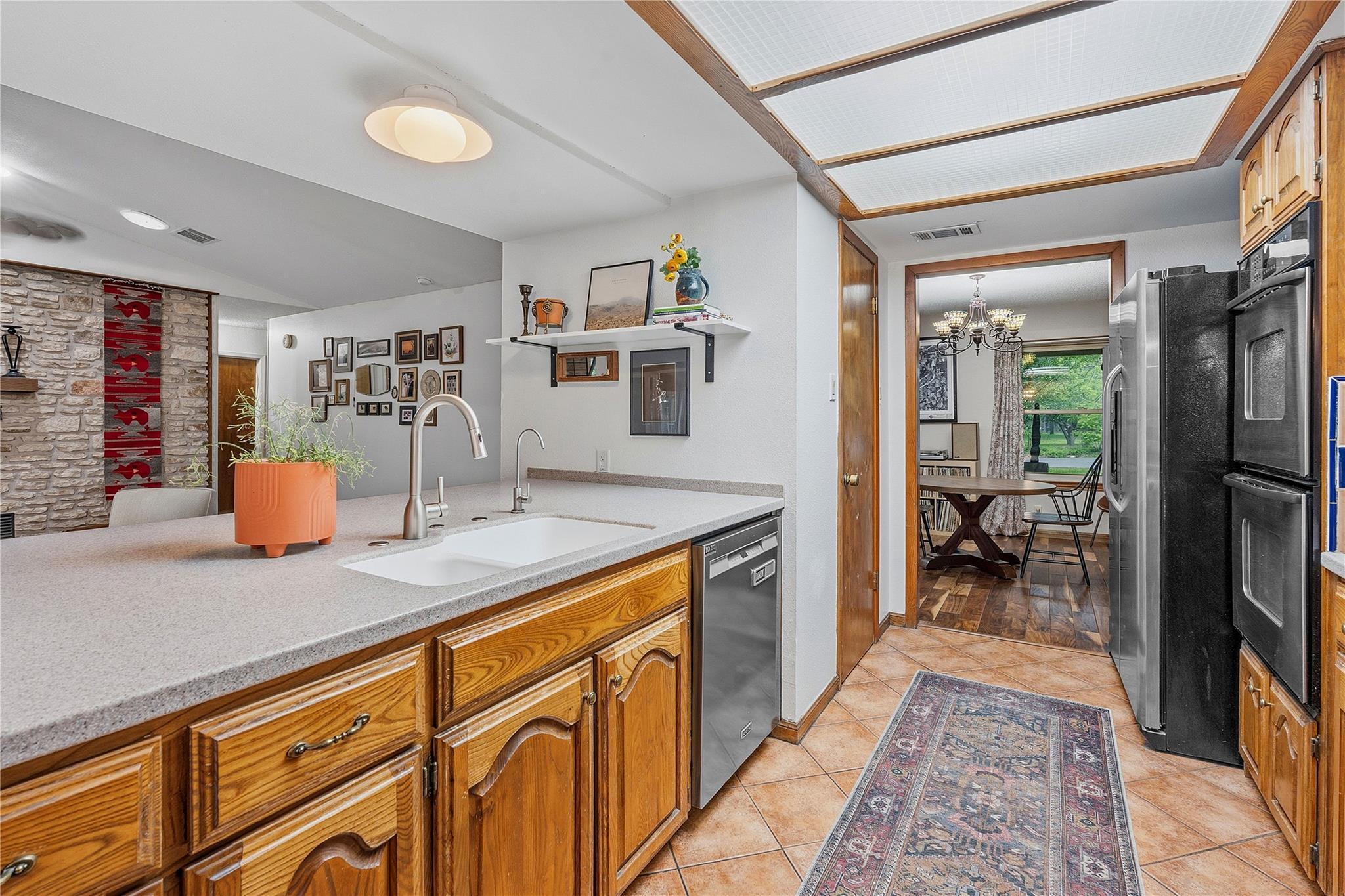 203 Leisurewoods Dr, Buda, TX 78610