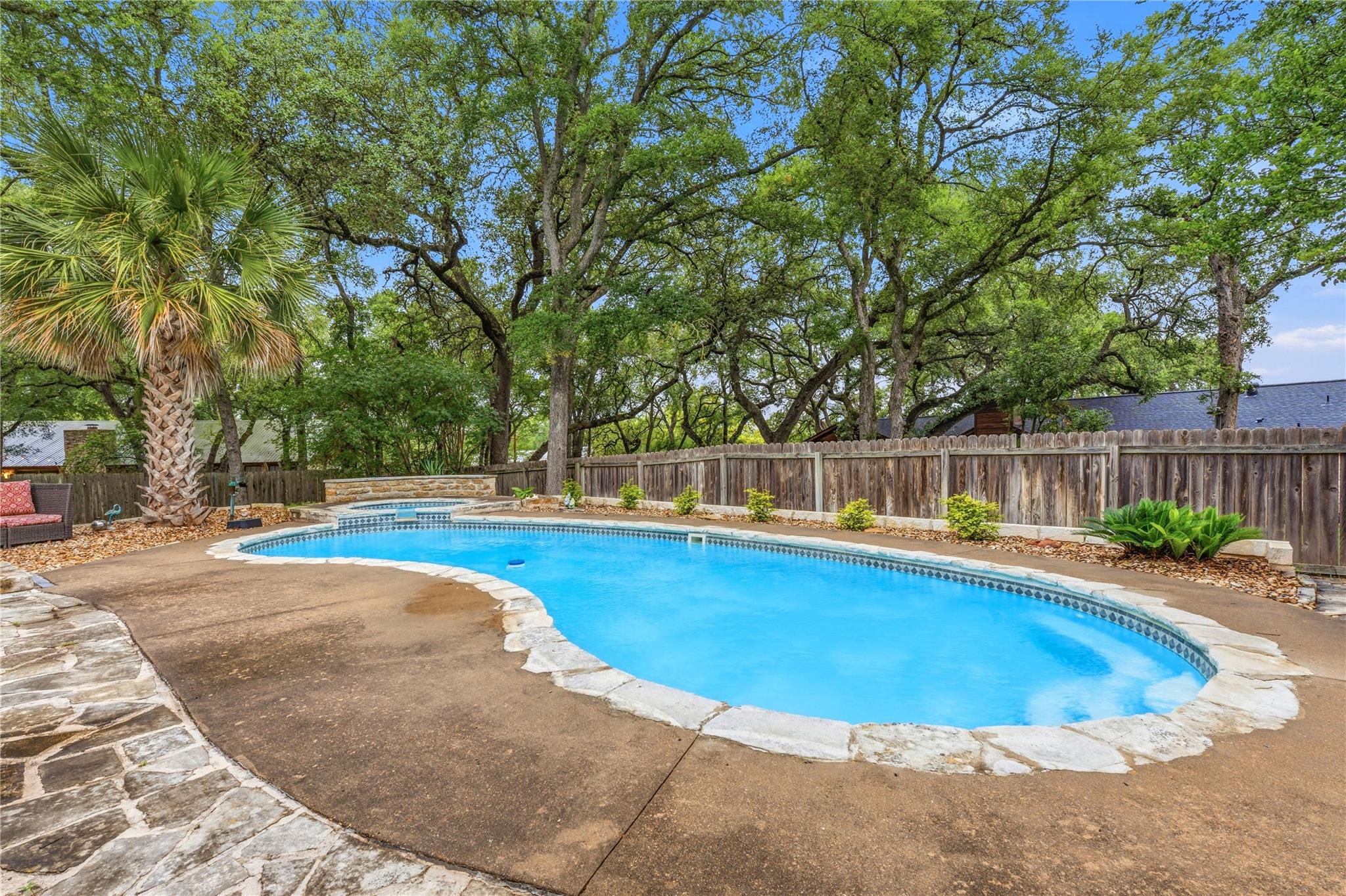 203 Leisurewoods Dr, Buda, TX 78610
