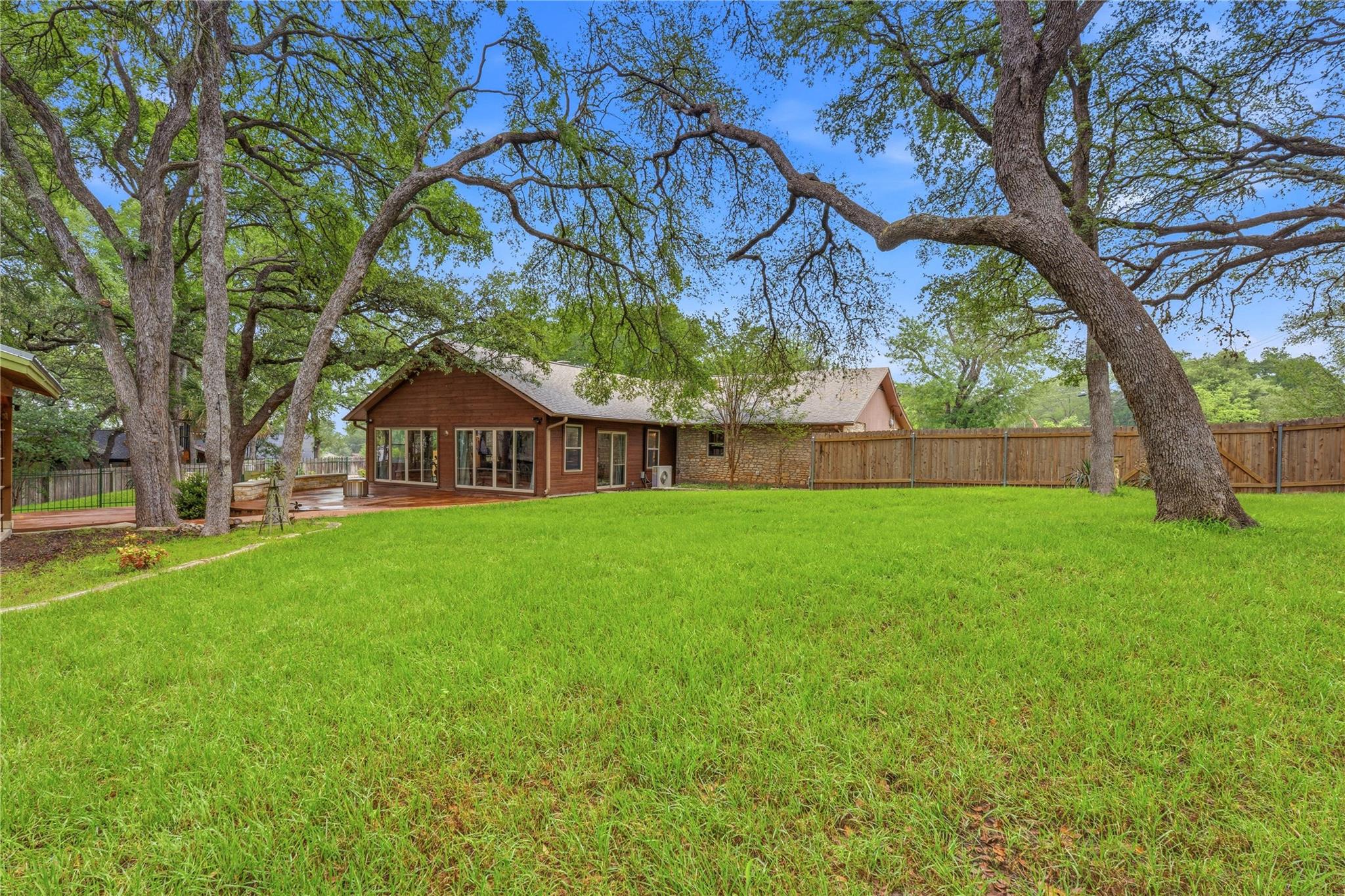 203 Leisurewoods Dr, Buda, TX 78610