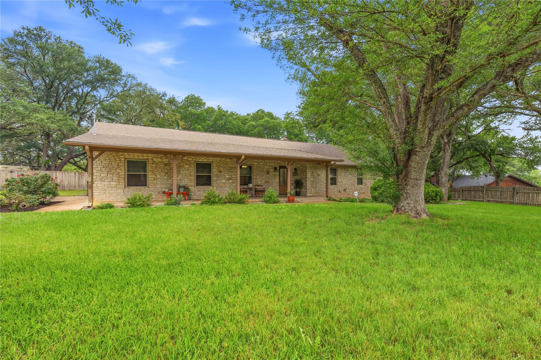 203 Leisurewoods Dr, Buda, TX 78610