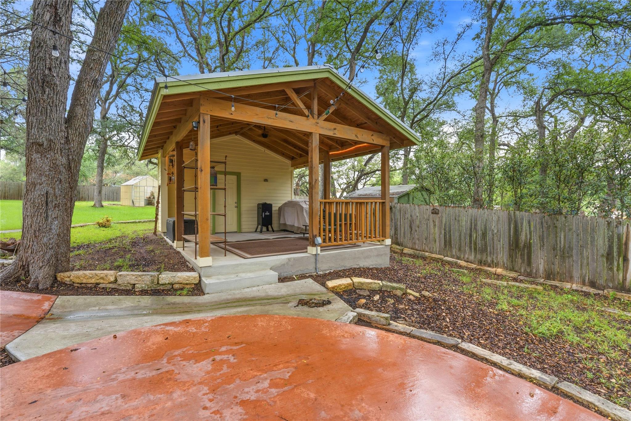 203 Leisurewoods Dr, Buda, TX 78610