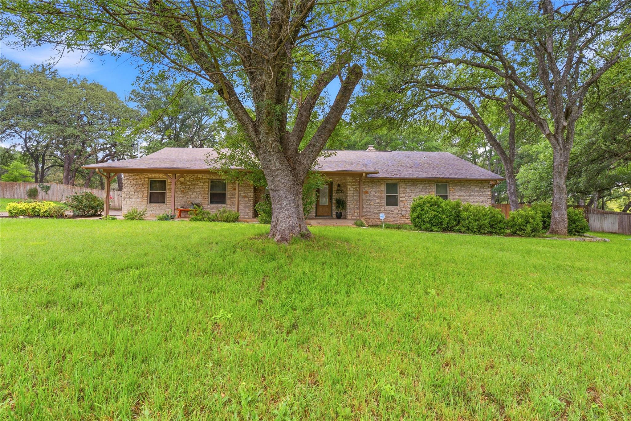 203 Leisurewoods Dr, Buda, TX 78610