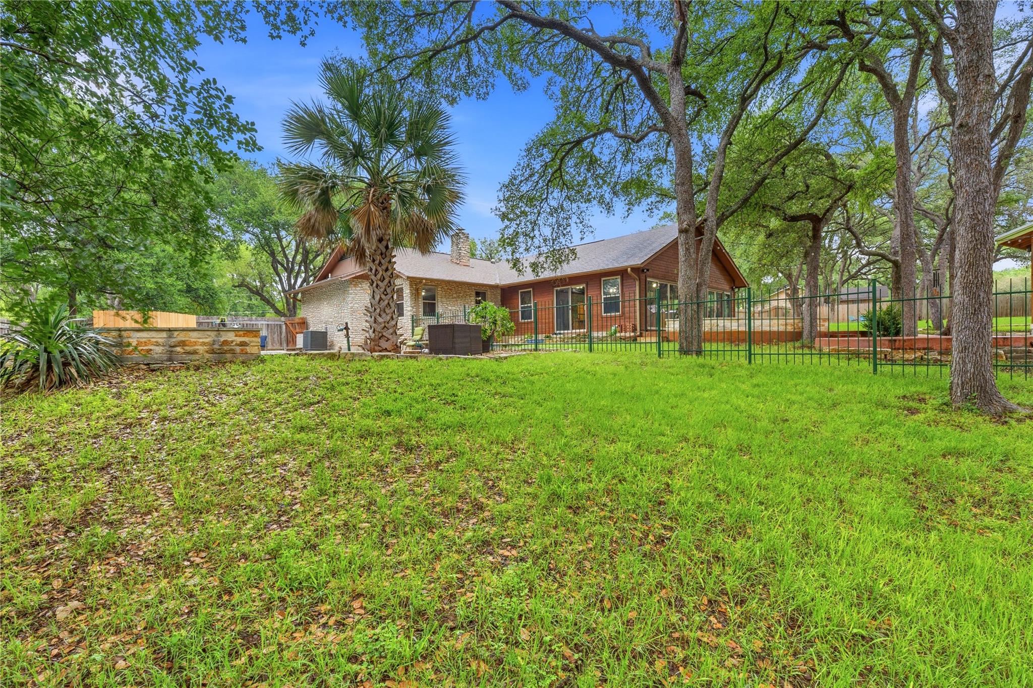 203 Leisurewoods Dr, Buda, TX 78610