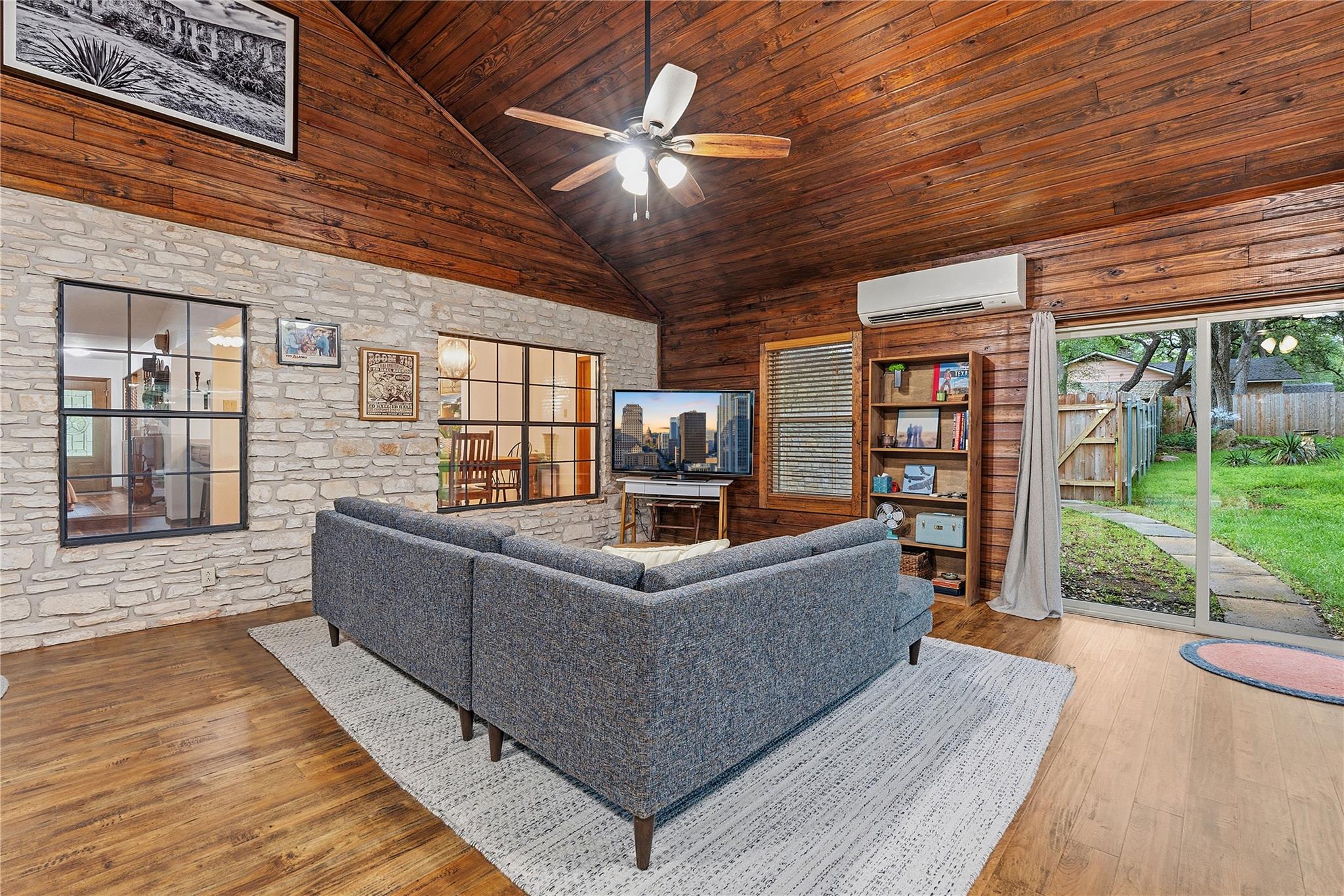 203 Leisurewoods Dr, Buda, TX 78610
