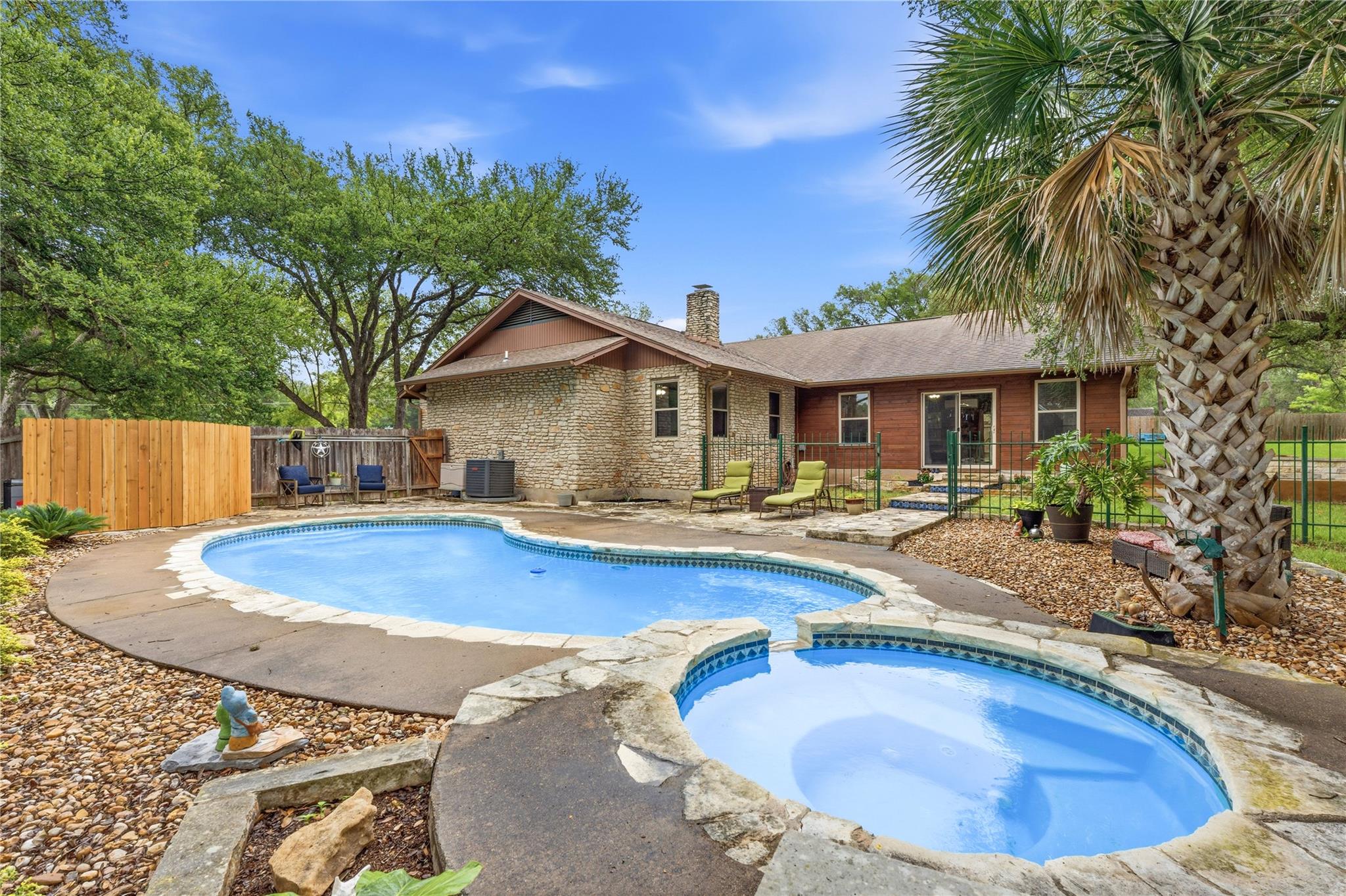 203 Leisurewoods Dr, Buda, TX 78610