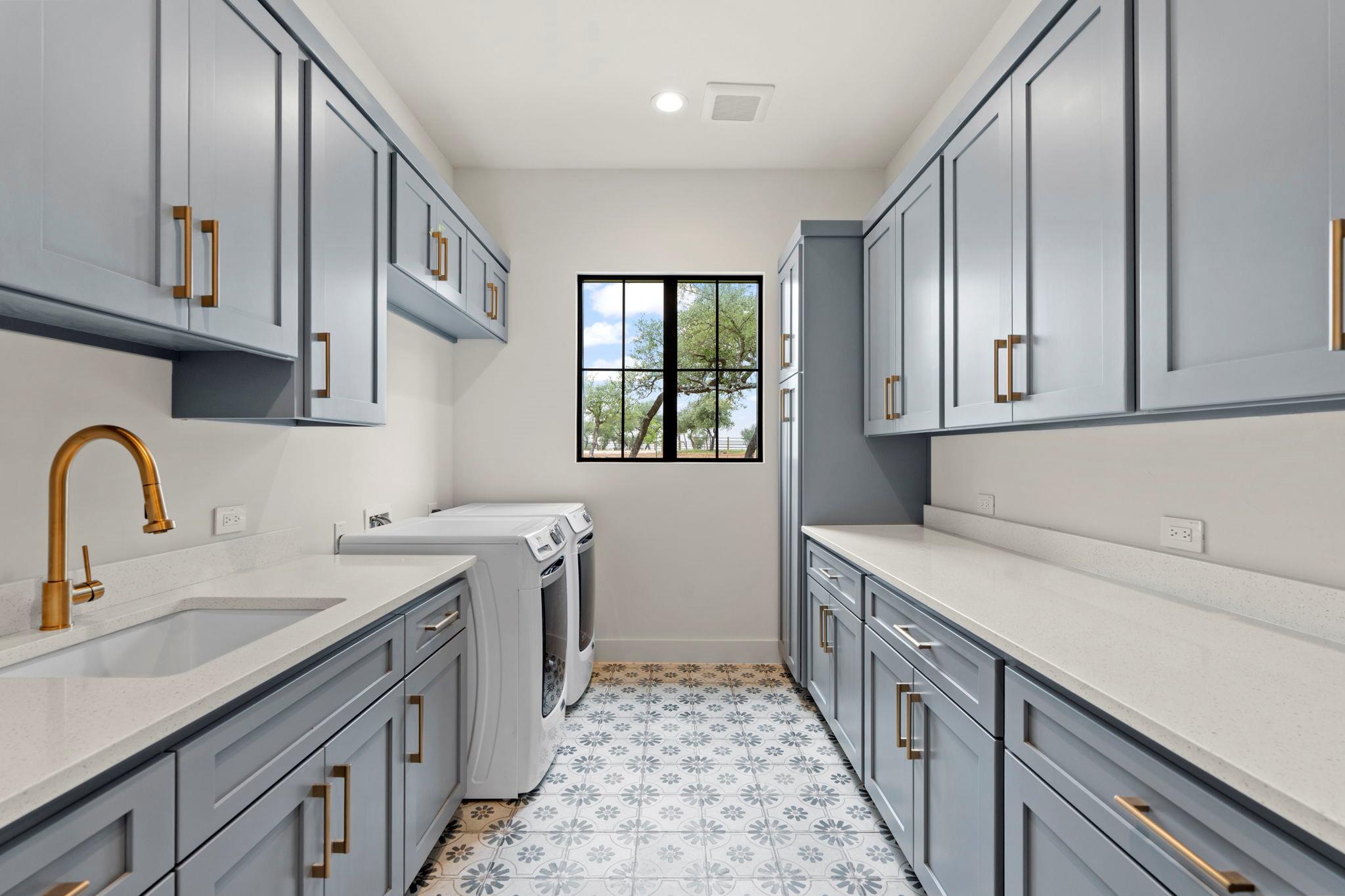 1149 Canyon Crossing View, Dripping Springs, TX 78620