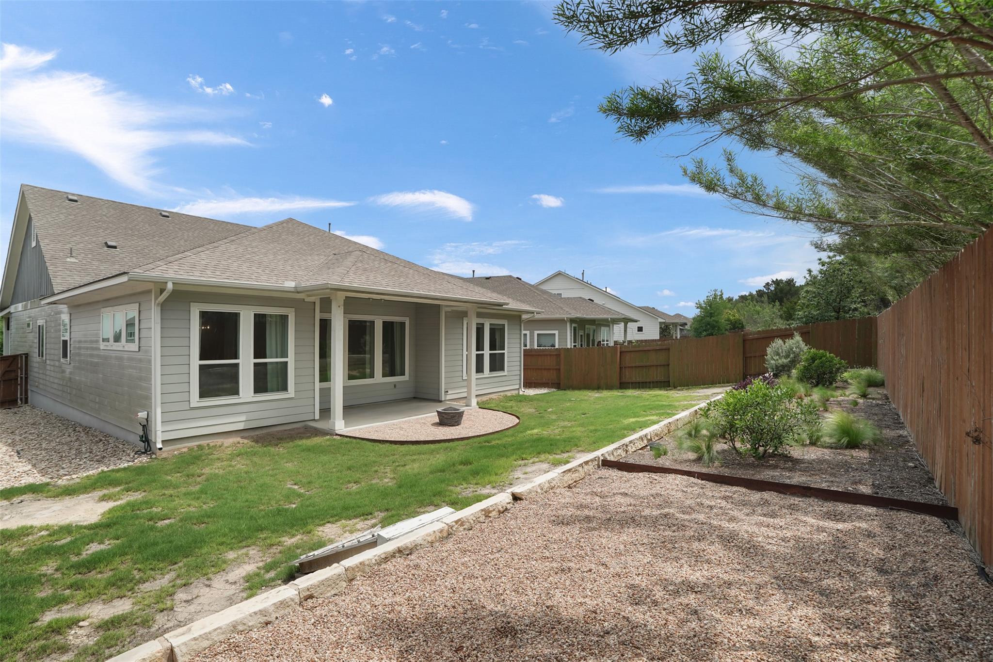 522 Dayridge Dr, Dripping Springs, TX 78620