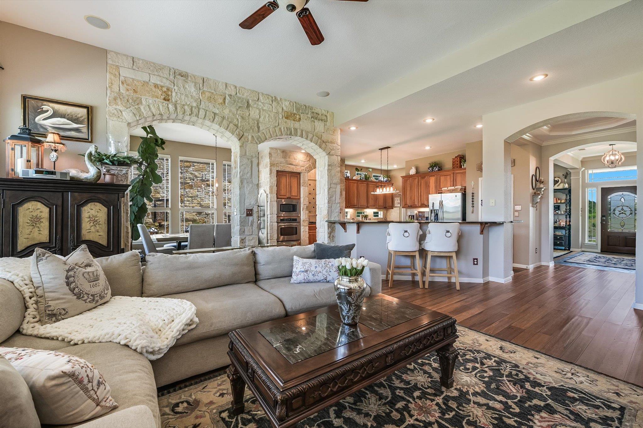 108 High Plains Trl, Spicewood, TX 78669