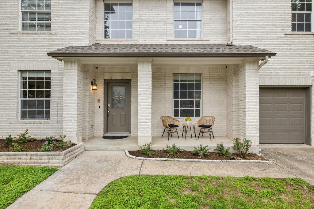 208 Settlers Valley Dr, Pflugerville, TX 78660