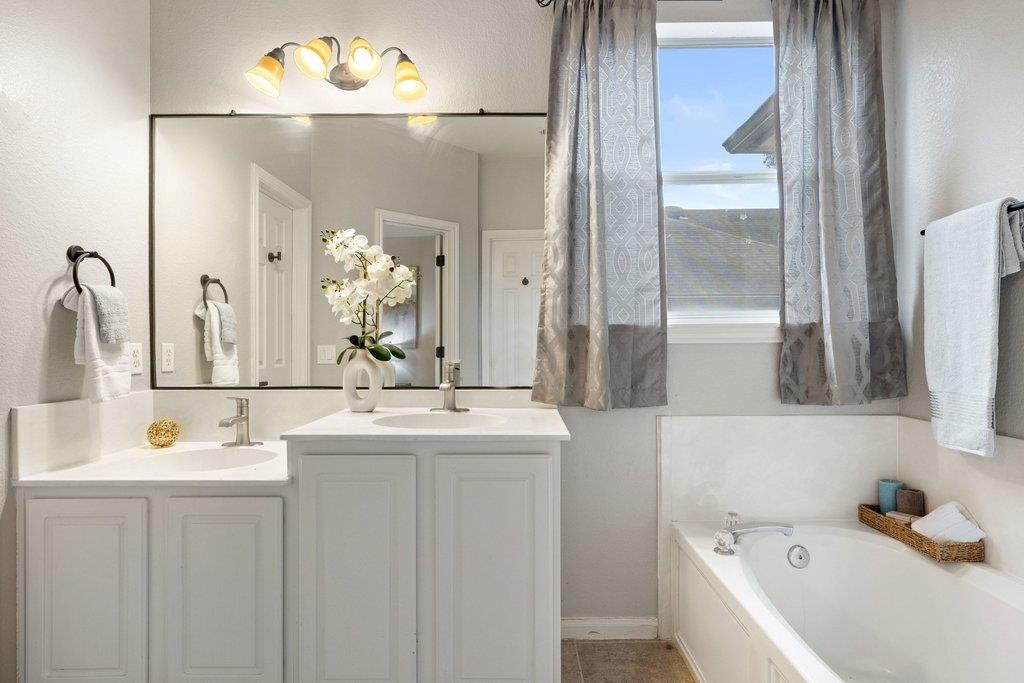 208 Settlers Valley Dr, Pflugerville, TX 78660