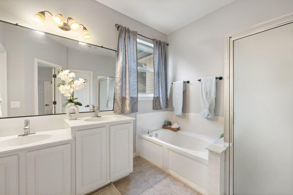 208 Settlers Valley Dr, Pflugerville, TX 78660