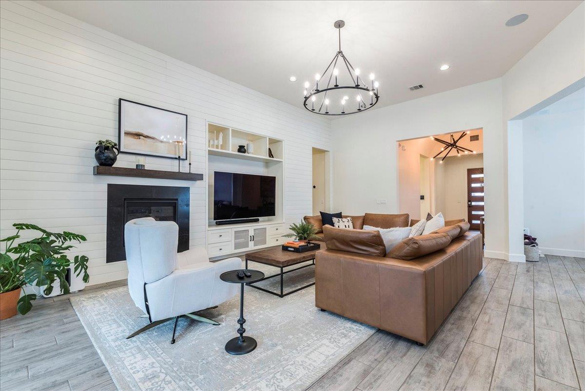 252 Double L Dr, Dripping Springs, TX 78620