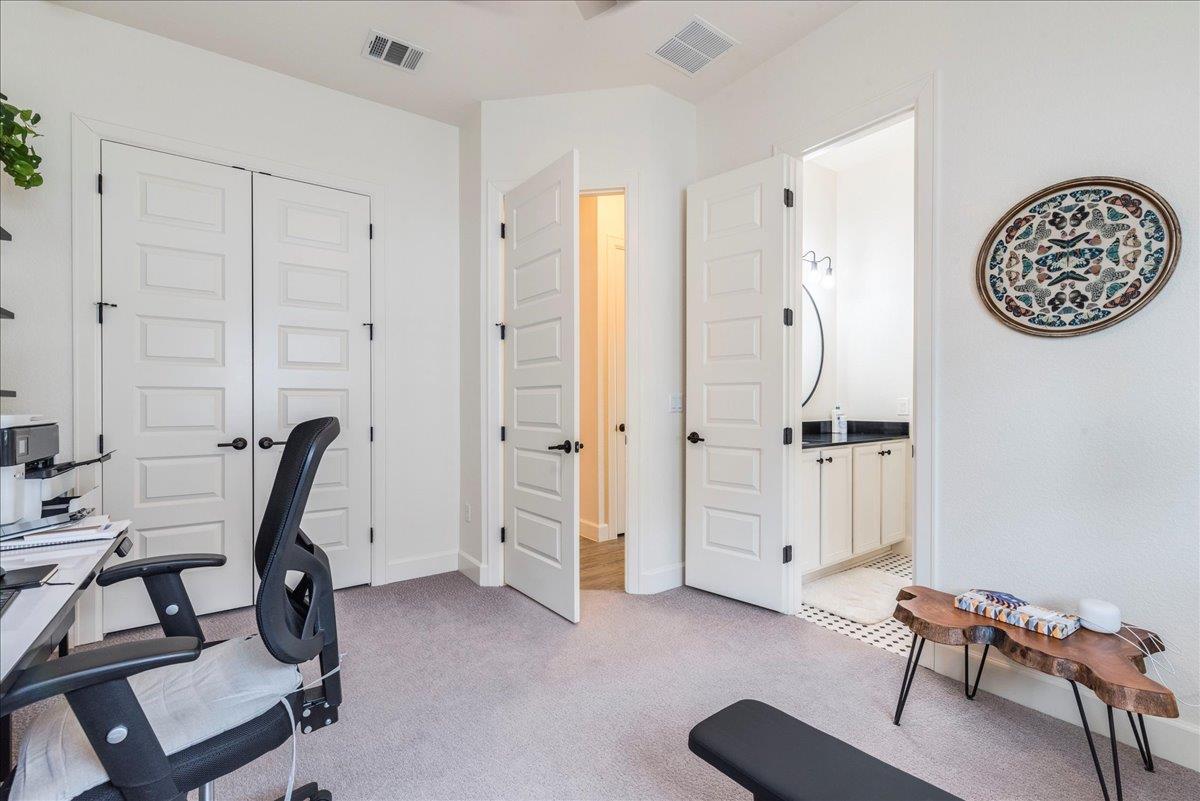 252 Double L Dr, Dripping Springs, TX 78620