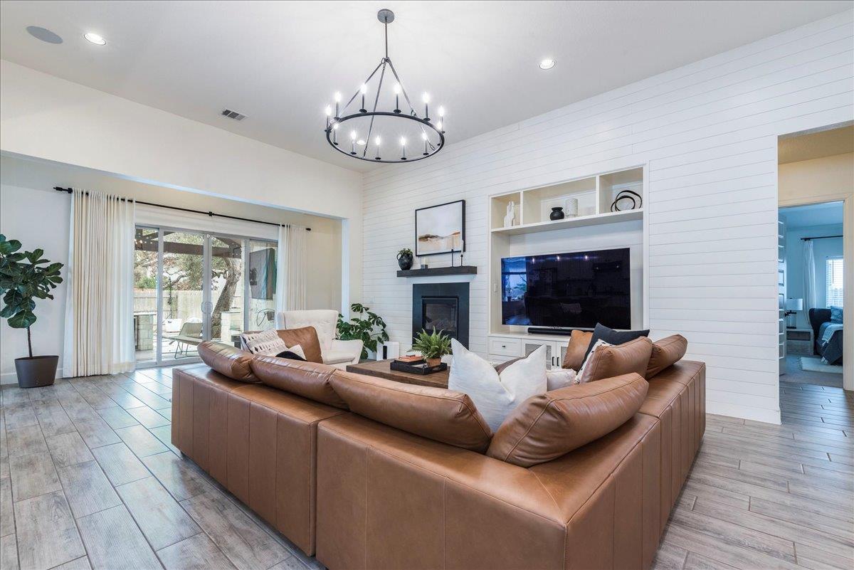252 Double L Dr, Dripping Springs, TX 78620