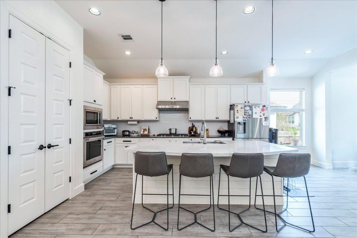 252 Double L Dr, Dripping Springs, TX 78620