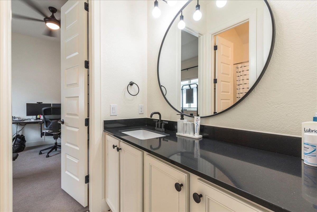 252 Double L Dr, Dripping Springs, TX 78620