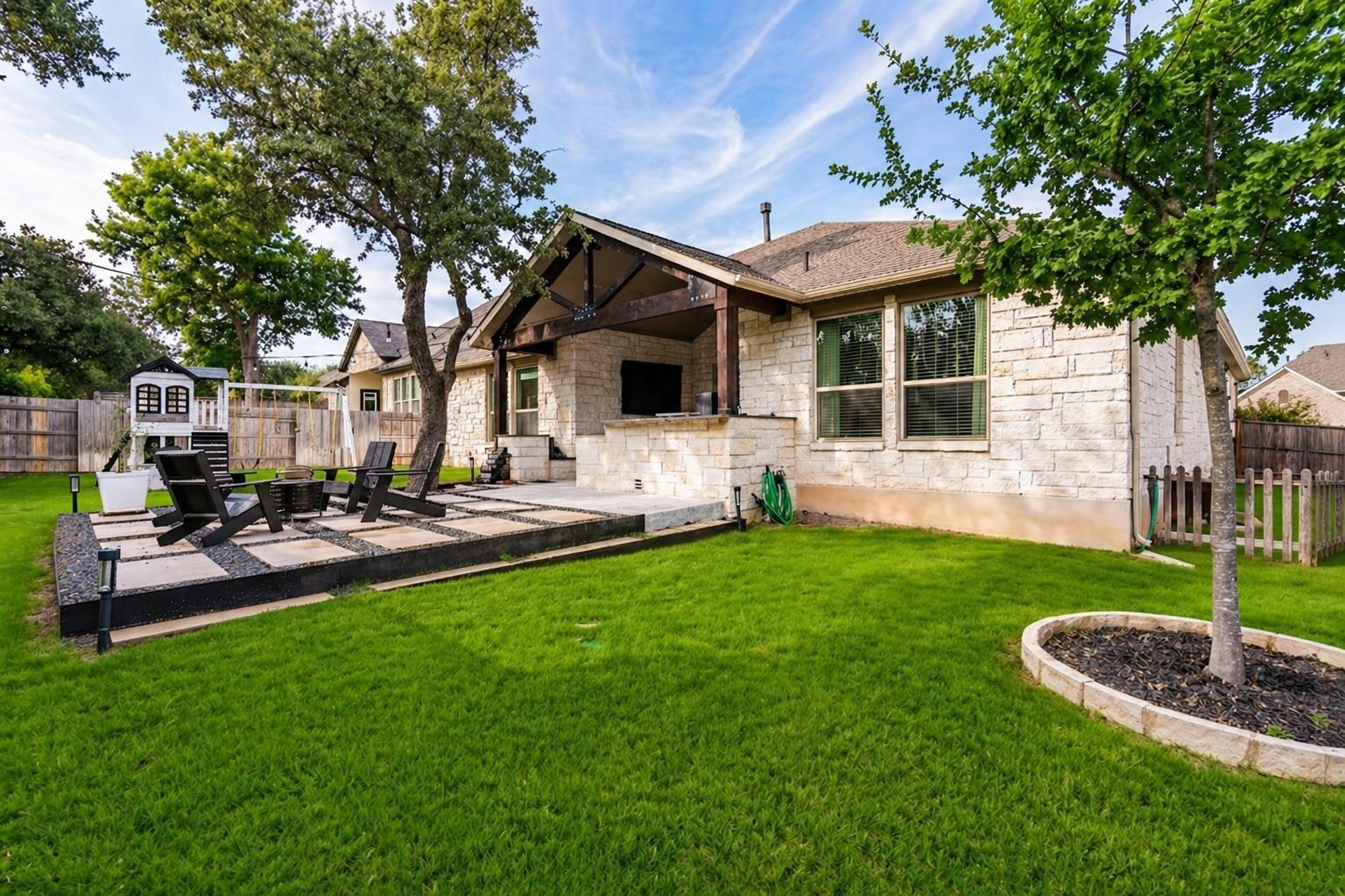 252 Double L Dr, Dripping Springs, TX 78620