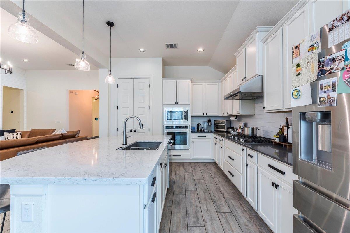 252 Double L Dr, Dripping Springs, TX 78620
