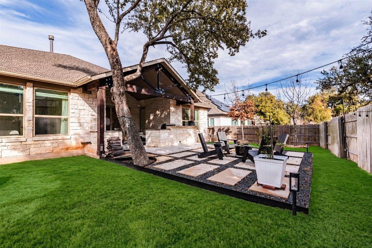 252 Double L Dr, Dripping Springs, TX 78620