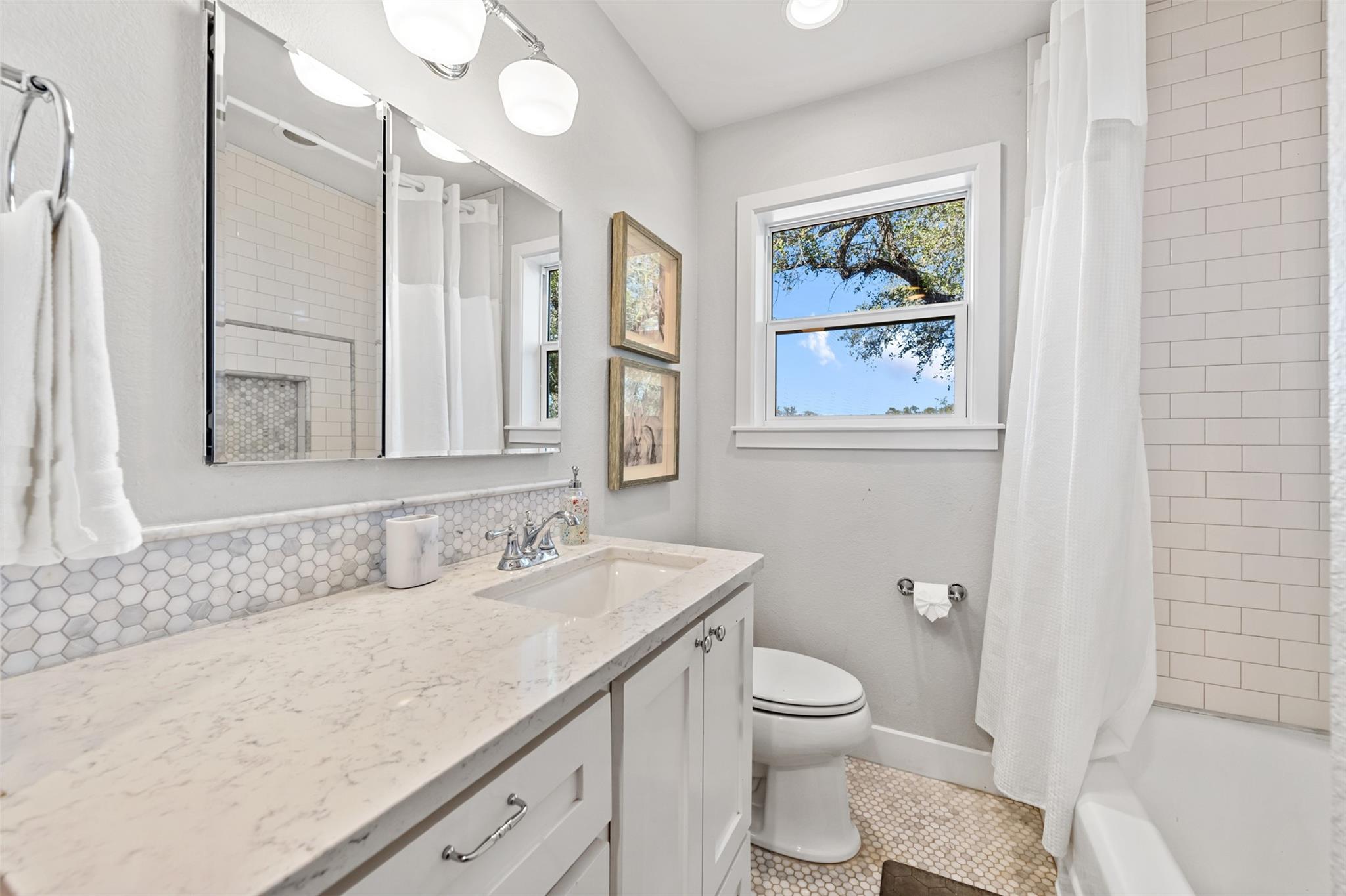1610 Pace Bend Rd N, Spicewood, TX 78669