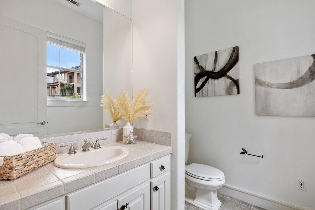 2 Dovedale Cv, The Hills, TX 78738