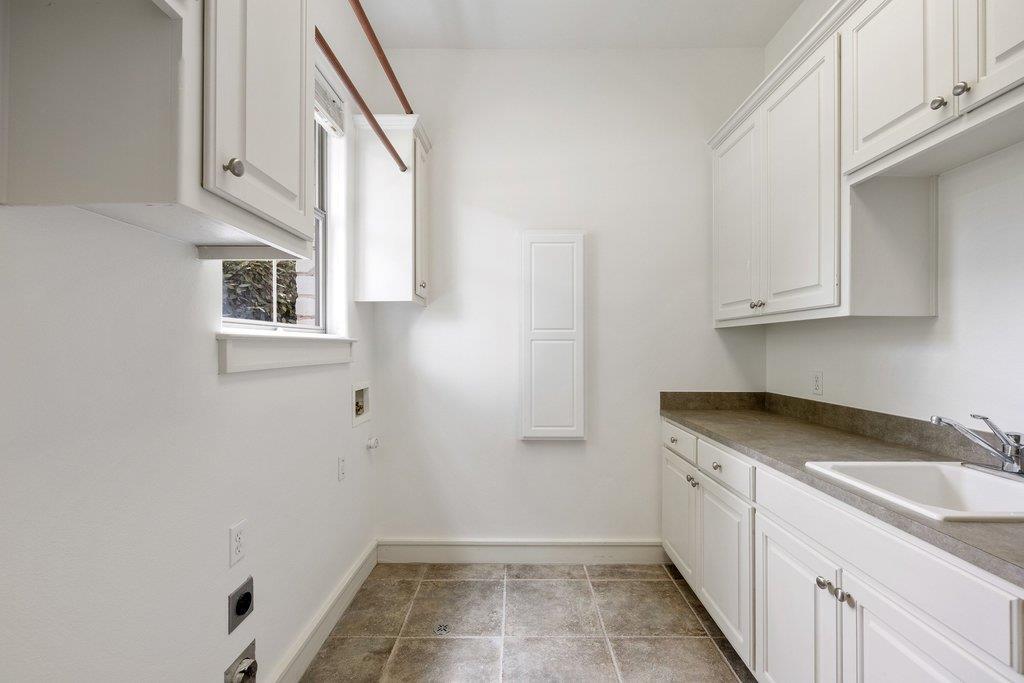 2 Dovedale Cv, The Hills, TX 78738