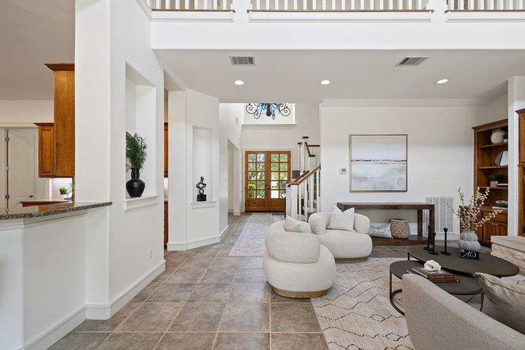 2 Dovedale Cv, The Hills, TX 78738