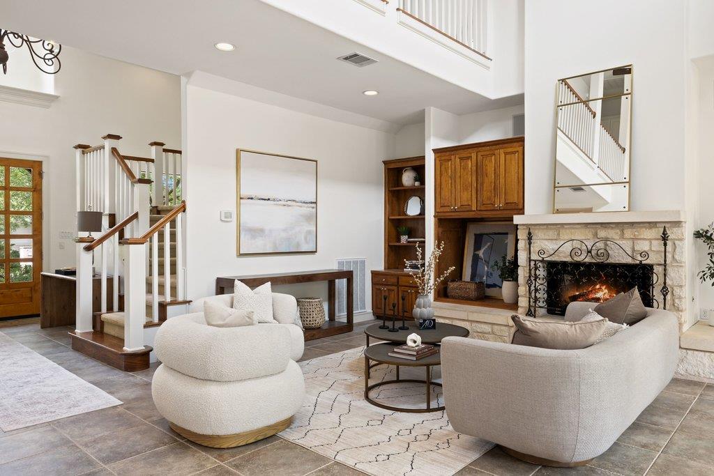 2 Dovedale Cv, The Hills, TX 78738
